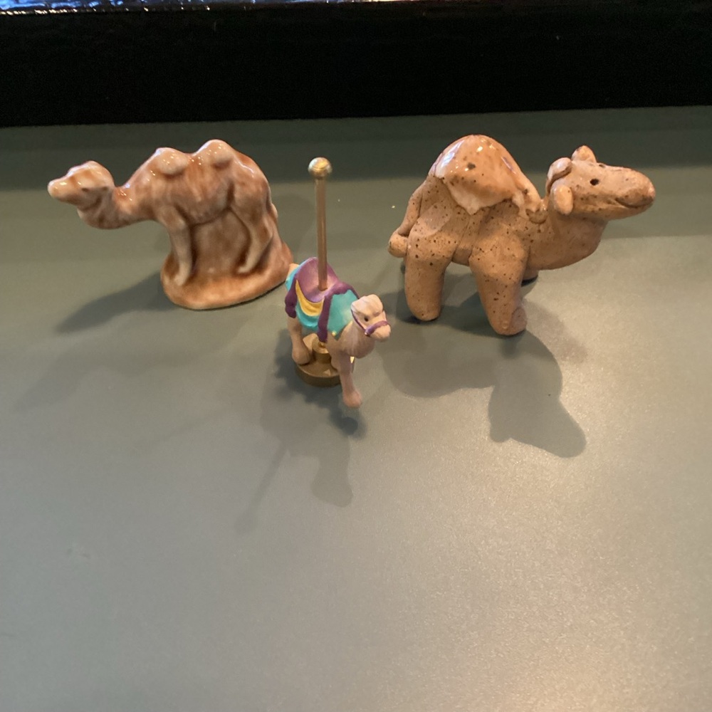 Camel Figurine Set